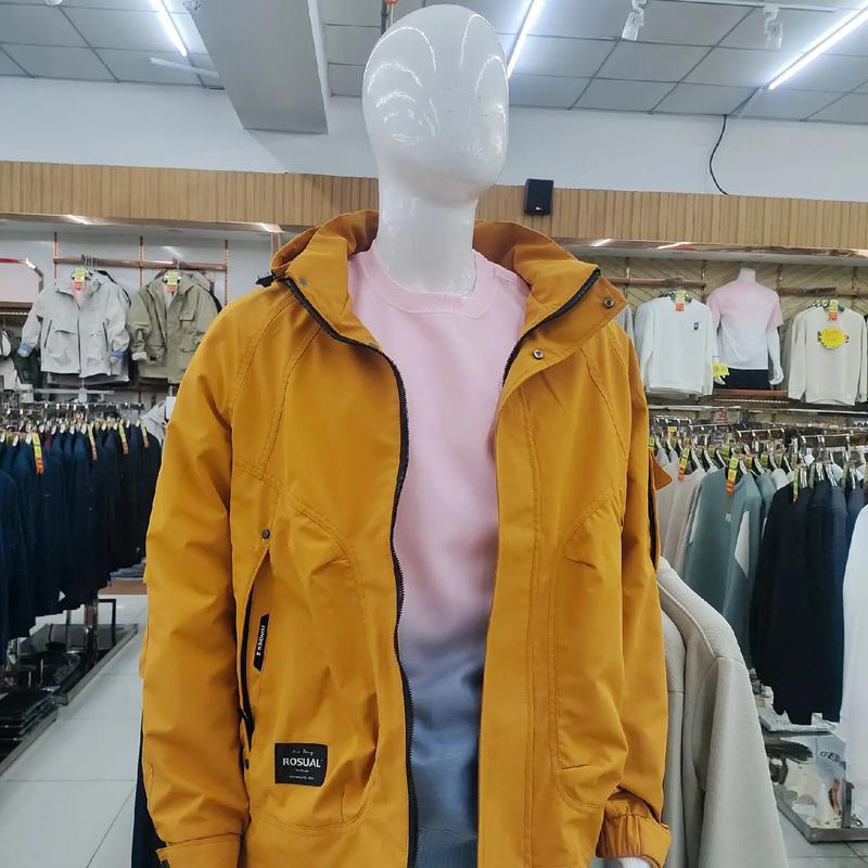烟筒山明都服装批发城春季新款全面上市,拖鞋5元,迷彩鞋15元